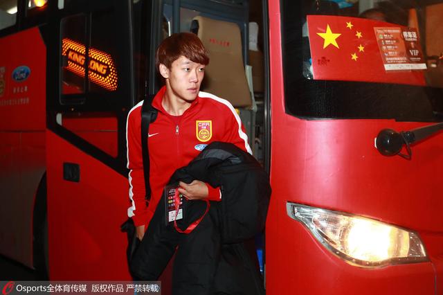 意甲- 罗马2-0九人那不勒斯升第6 佩7破门波利塔诺奥斯梅恩染红北京时间12月24日凌晨3时45分，意甲第17轮，罗马主场迎战那不勒斯。